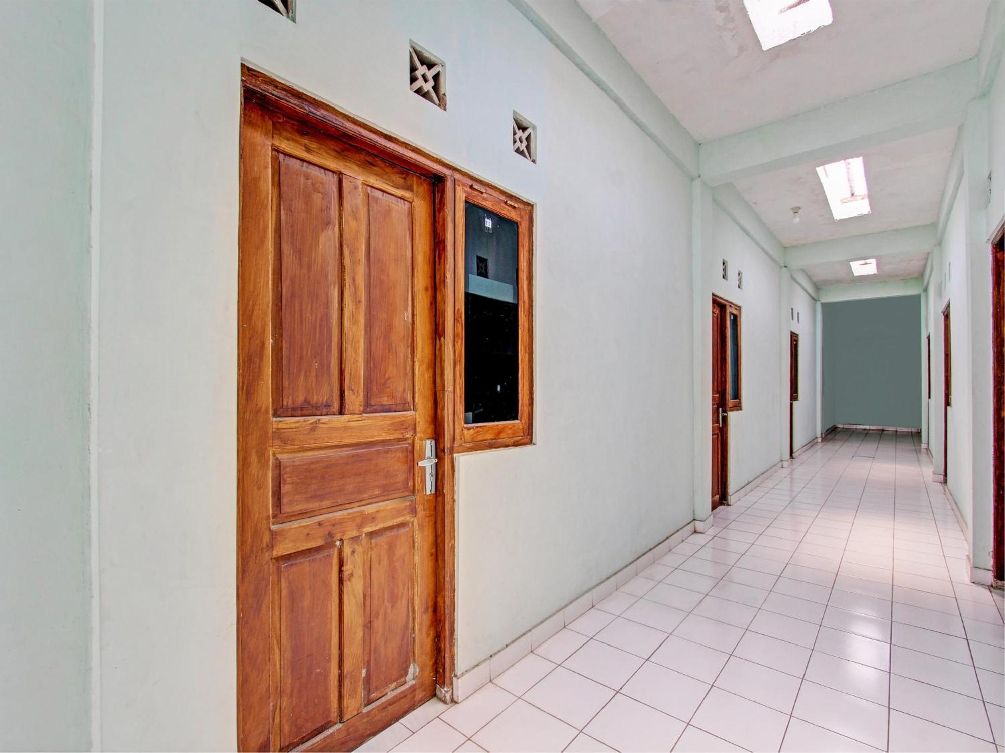 Spot On 93020 Rumah Singgah Ganjuran Bantul Exterior foto